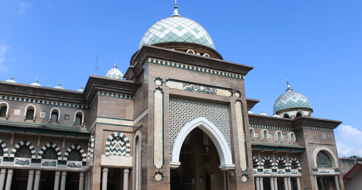 Masjid dengan arsitektur Islam di Indonesia — panduan hukum waris Islam dan ilmu Faraid